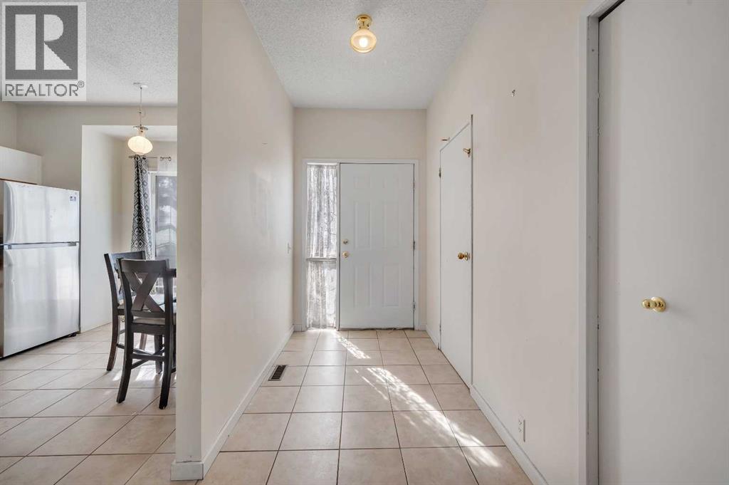 House for Sale in 137 Martinpark Way NE|Calgary, Alberta T3J3M8 4