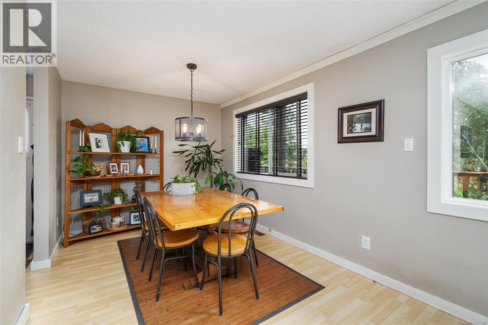 For sale: 561 McMillan Dr, Sayward, British Columbia V0P1R0 - 1023180 ...