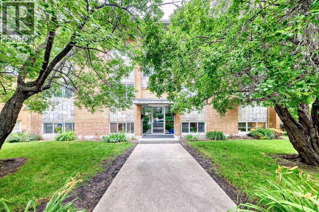 Apartment for Sale in 8, 310 22 Avenue SW|Calgary, Alberta T2S0H4 4