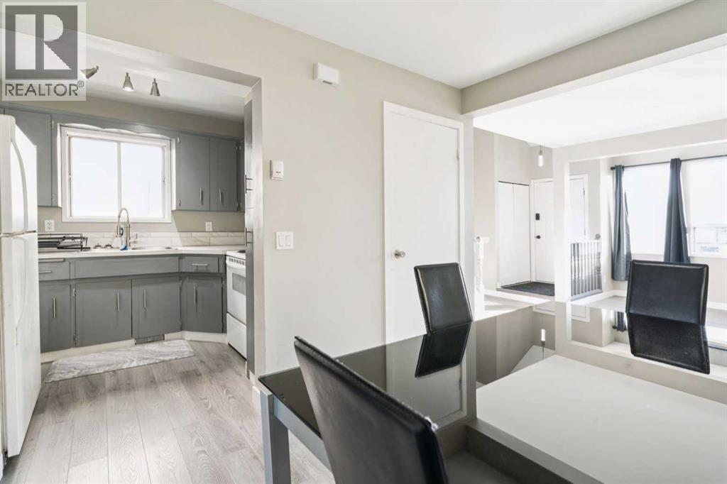 House for Sale in 218 Falmere Way NE|Calgary, Alberta T3J2X9 4