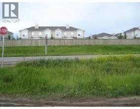 Property for Sale in 4440 76 Avenue NE|Calgary, Alberta T3J4G5 5