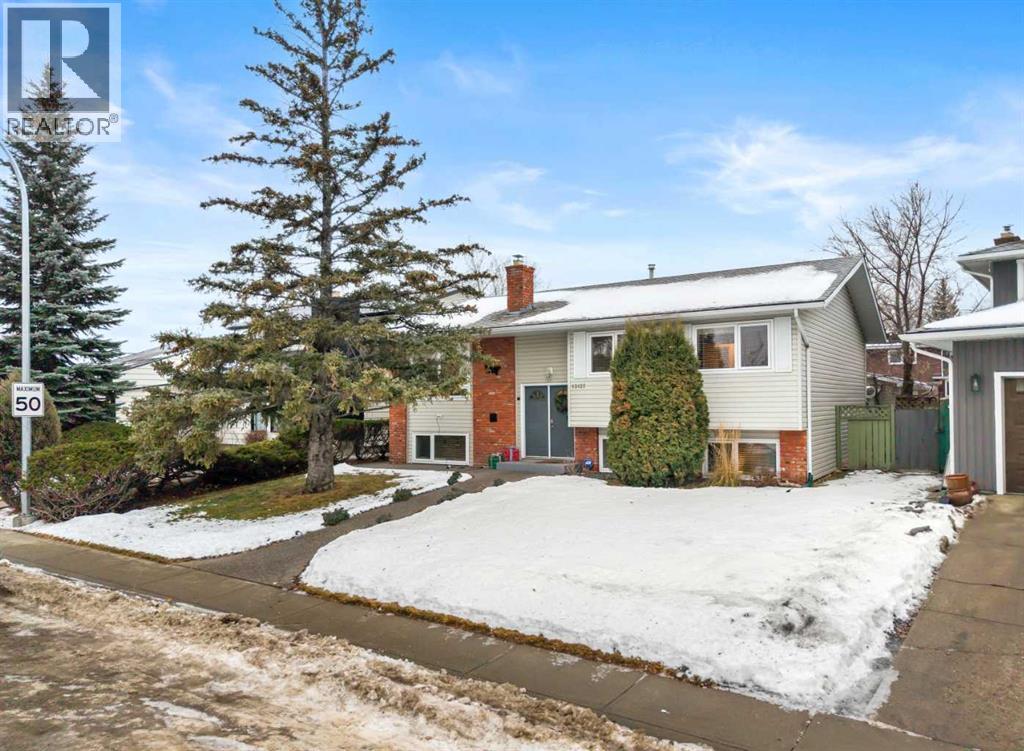 House for Sale in 13127 Lake Crimson Drive SE|Calgary, Alberta T2J3K3 5