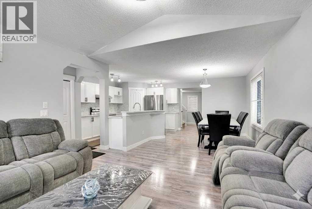 House for Sale in 9214 Saddlebrook Drive NE|Calgary, Alberta T3J0J9 4