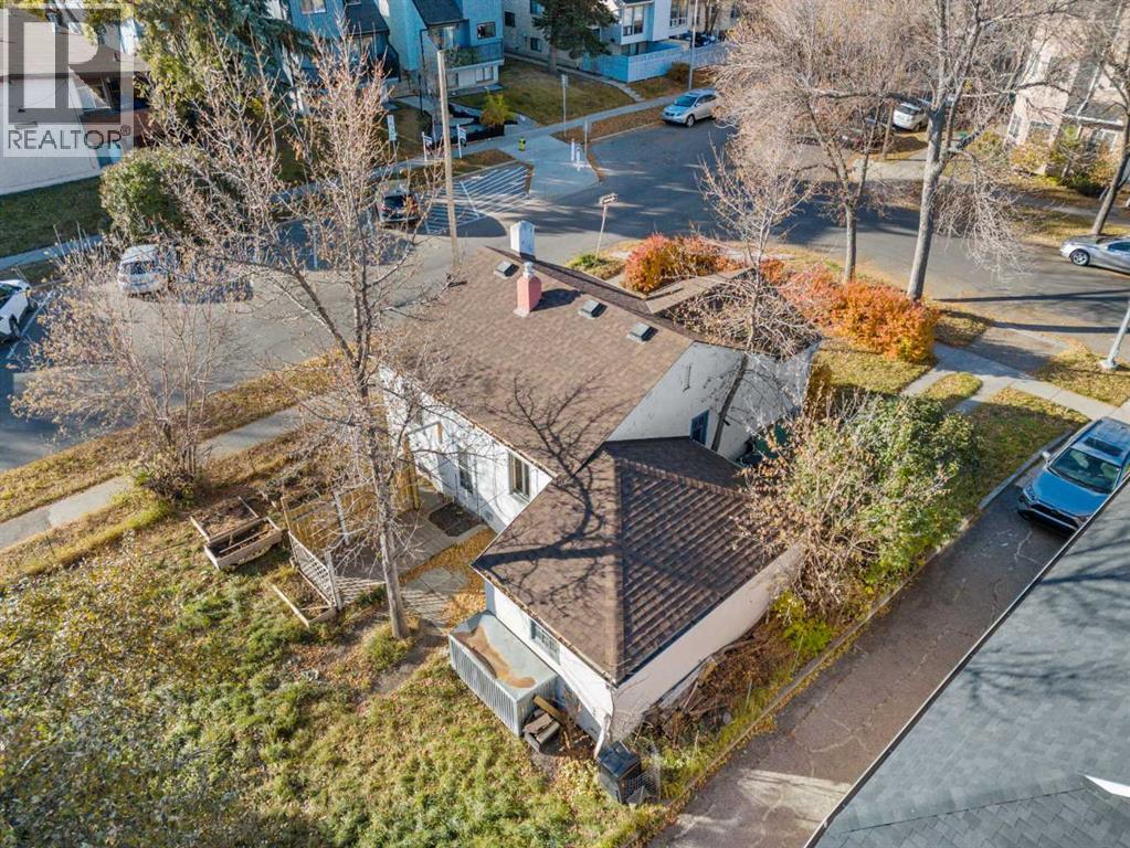 House for Sale in 1402 Centre A Street NE|Calgary, Alberta T2E2Z9 5