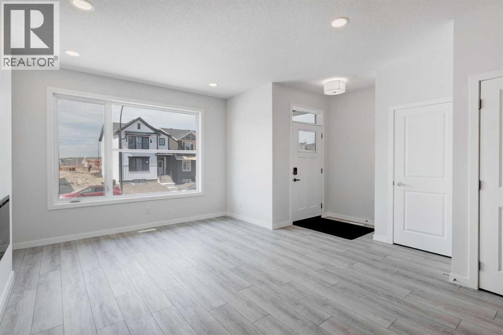 Duplex for Sale in 905 Livingston View NE|Calgary, Alberta T3P2K6 2