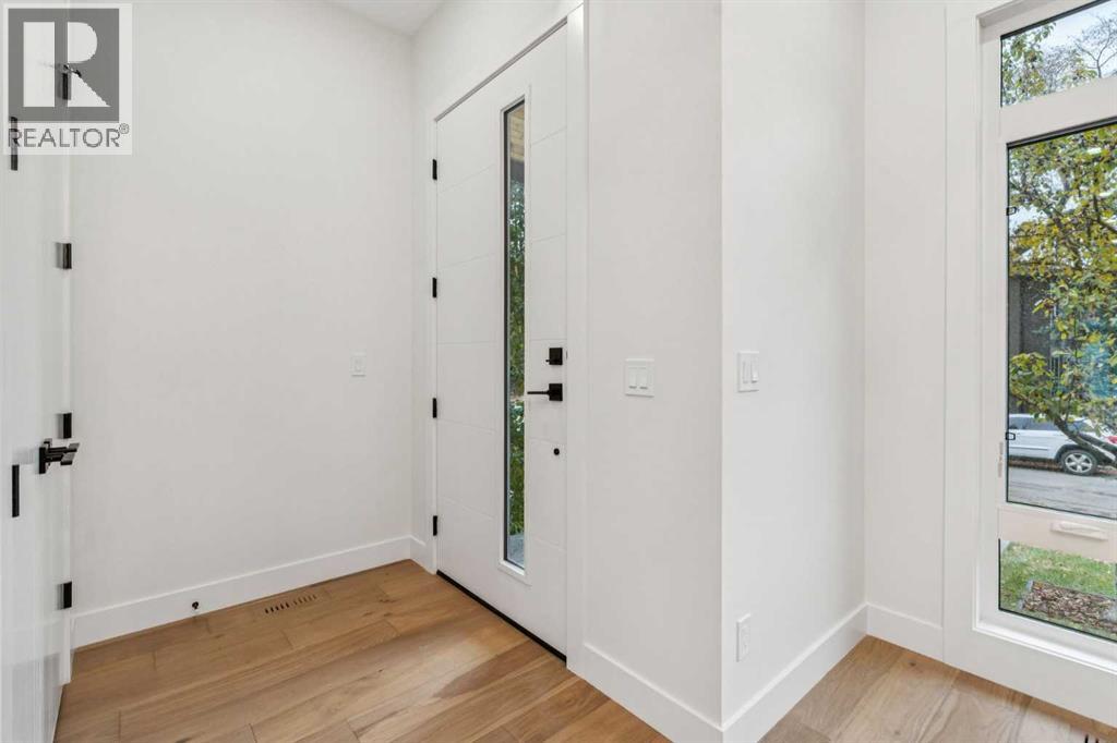 House for Sale in 643 36 Street SW|Calgary, Alberta T3C1R1 4