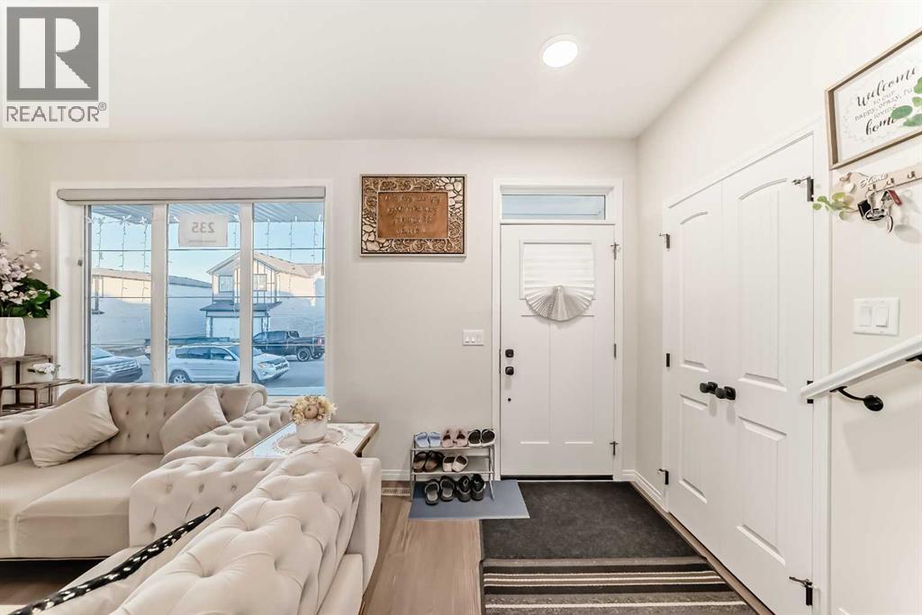 House for Sale in 235 Cornerbrook Road NE|Calgary, Alberta T3N2J3 2