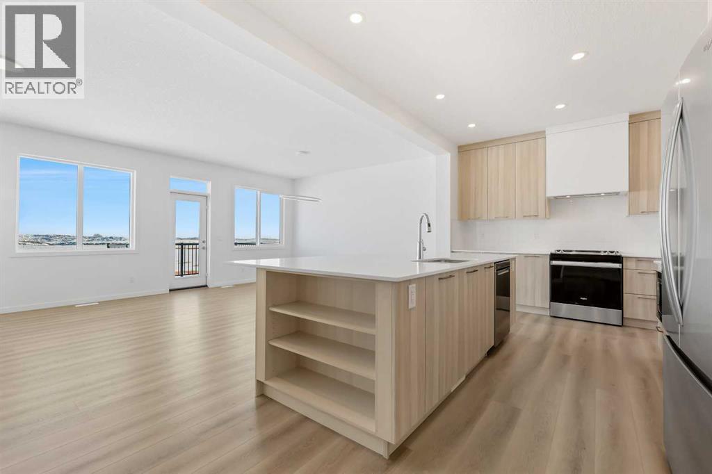 House for Sale in 215 Corner Glen Crescent NE|Calgary, Alberta T3N2P1 3