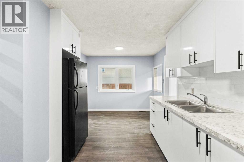 House for Sale in 8531 47 Avenue NW|Calgary, Alberta T3B1Z8 3