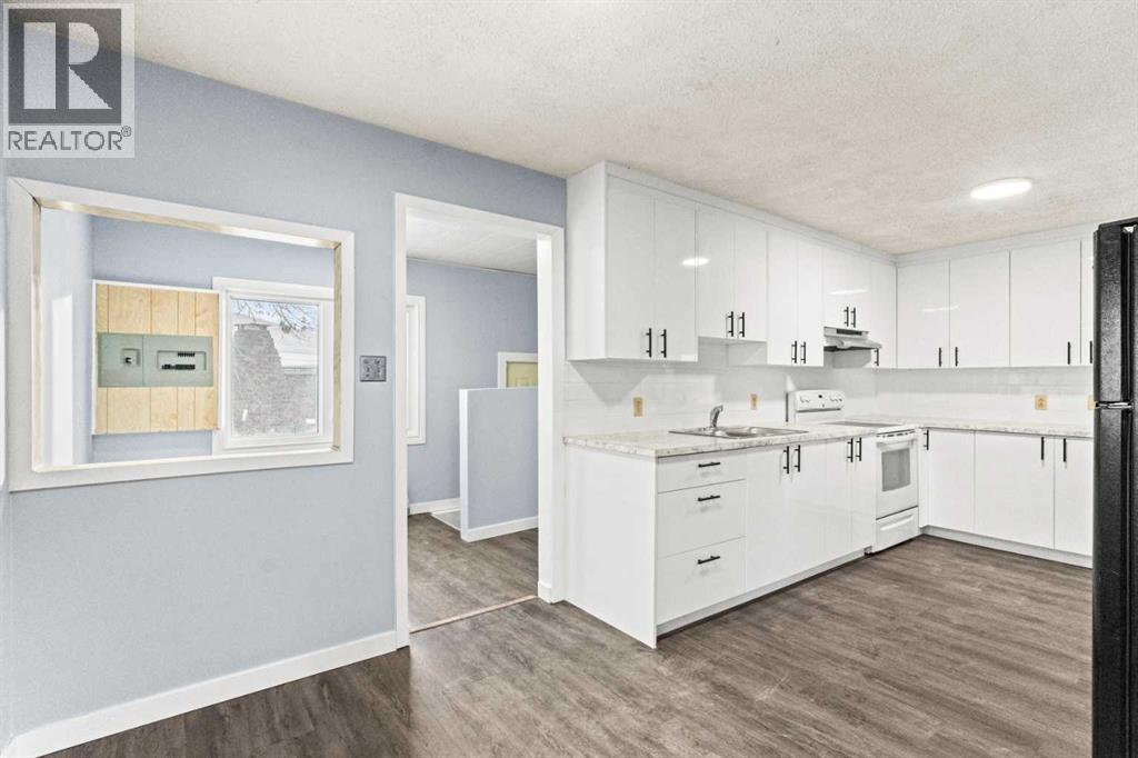 House for Sale in 8531 47 Avenue NW|Calgary, Alberta T3B1Z8 5