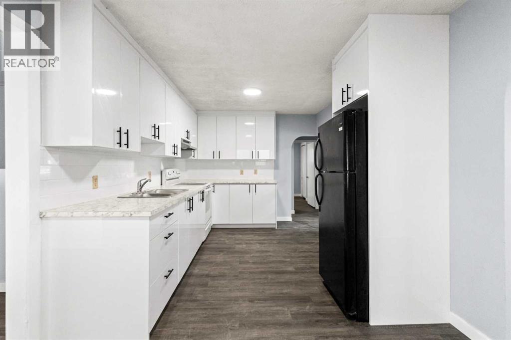 House for Sale in 8531 47 Avenue NW|Calgary, Alberta T3B1Z8 4