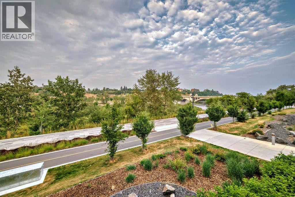 Apartment for Sale in 102, 88 Waterfront Mews SW|Calgary, Alberta T2P1K7 2