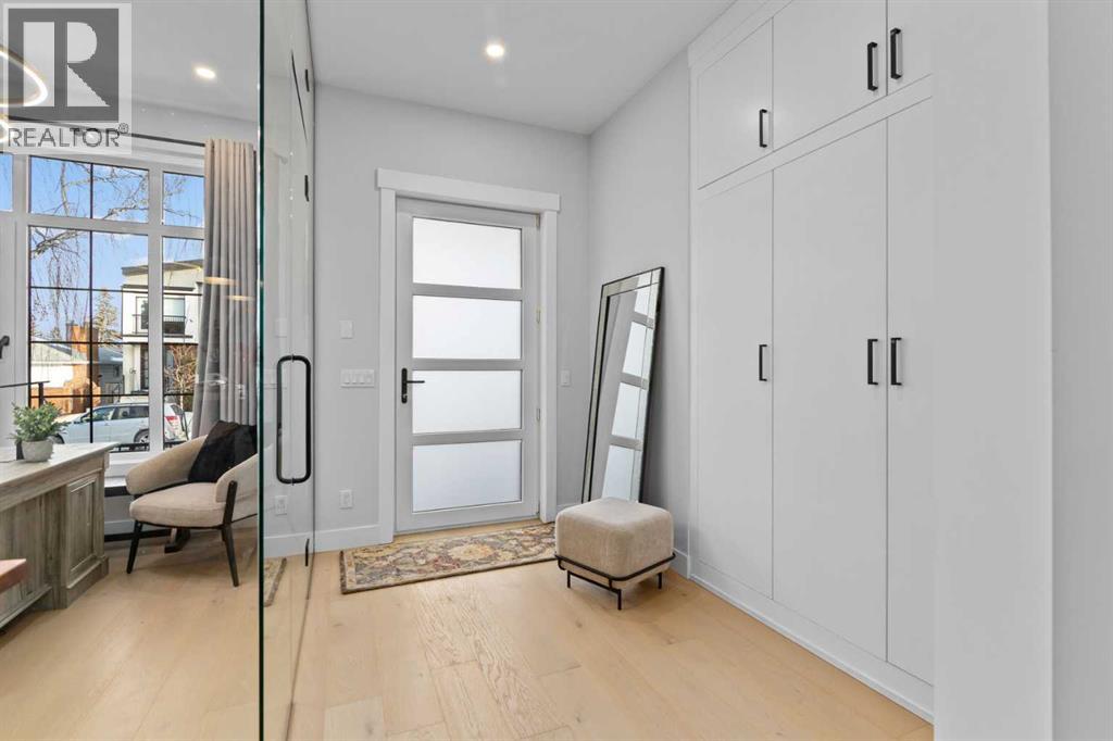 House for Sale in 937 42 Street SW|Calgary, Alberta T3C1Y9 3