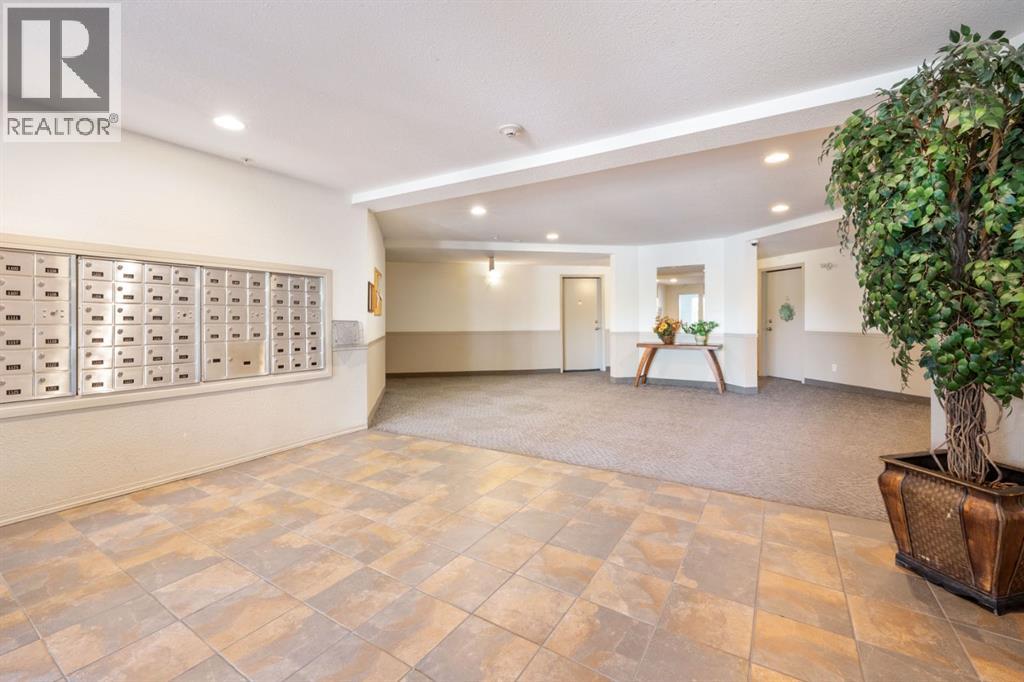 Apartment for Sale in 1102, 2395 Eversyde Avenue SW|Calgary, Alberta T2Y0B4 4