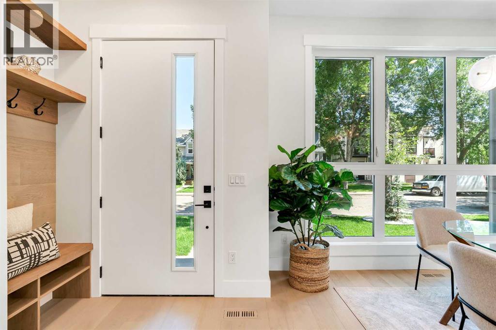 Duplex for Sale in 1130A Regent Crescent NE|Calgary, Alberta T2E5J7 5