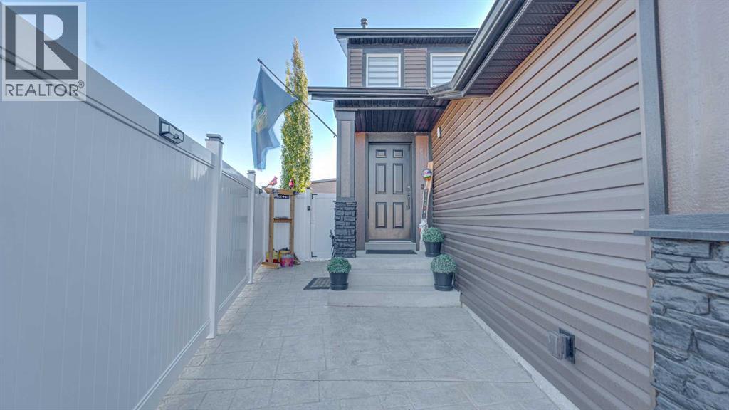 House for Sale in 148 Covepark Close NE|Calgary, Alberta T3K5R5 2