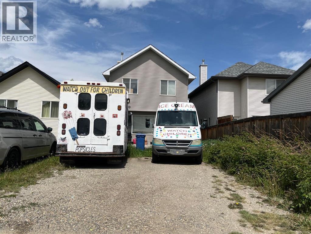 House for Sale in 87 Cranberry Place SE|Calgary, Alberta T3M0G7 2