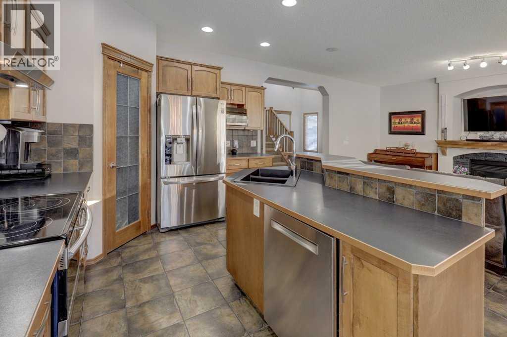 House for Sale in 463 Cranfield Gardens SE|Calgary, Alberta T3M1H9 5