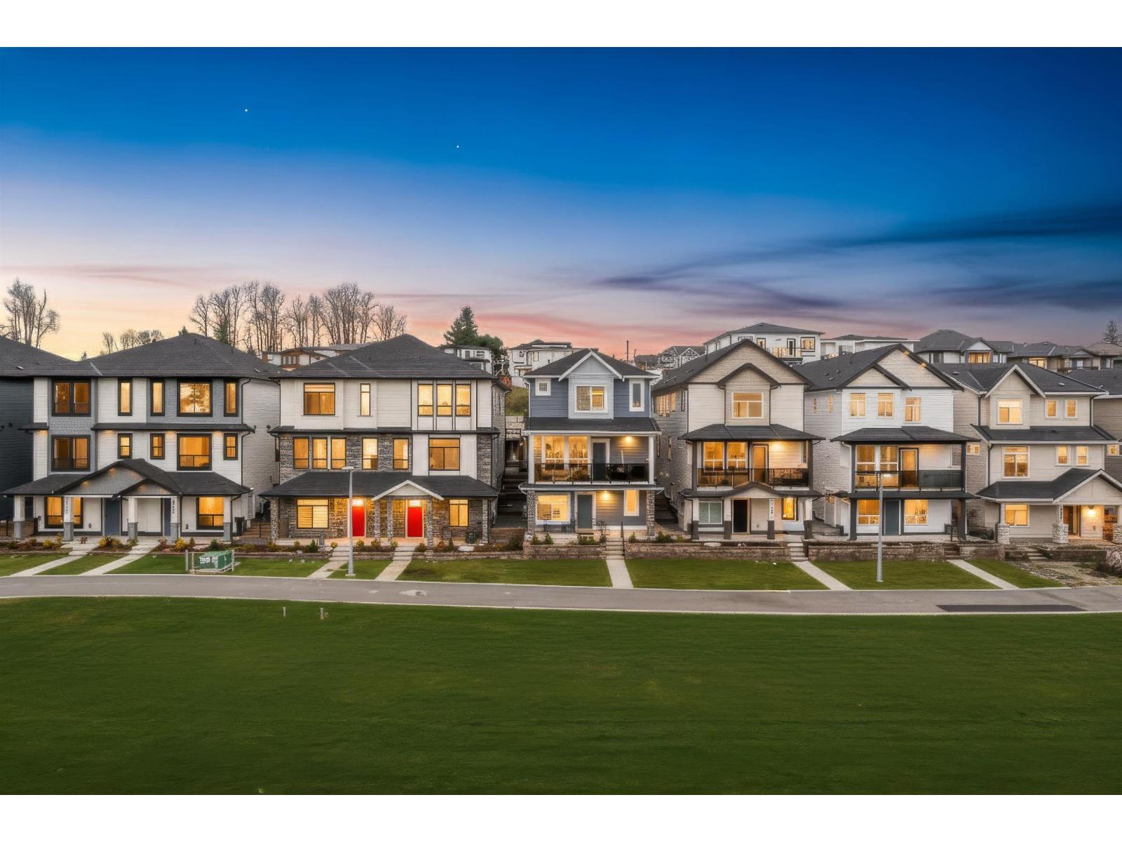 For sale: 102 16693 16 AVENUE, Surrey, British Columbia V3X9X7 ...