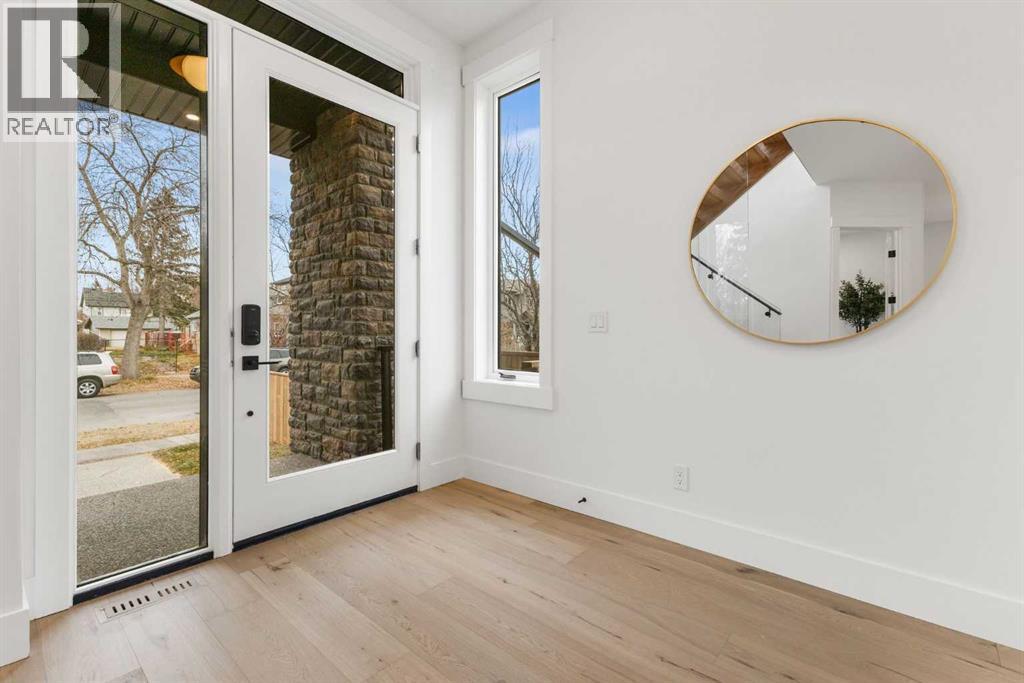 House for Sale in 725 18 Avenue NW|Calgary, Alberta T2M0V2 3