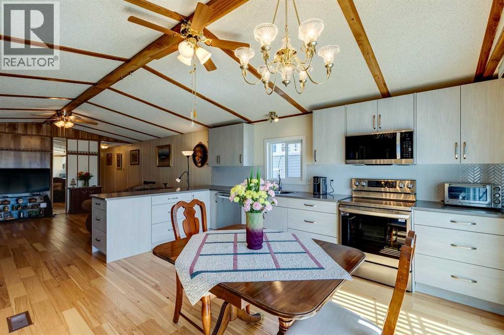 Mobile Home for Sale in 101, 99 Arbour Lake Road NW|Calgary, Alberta T3G4E4 2