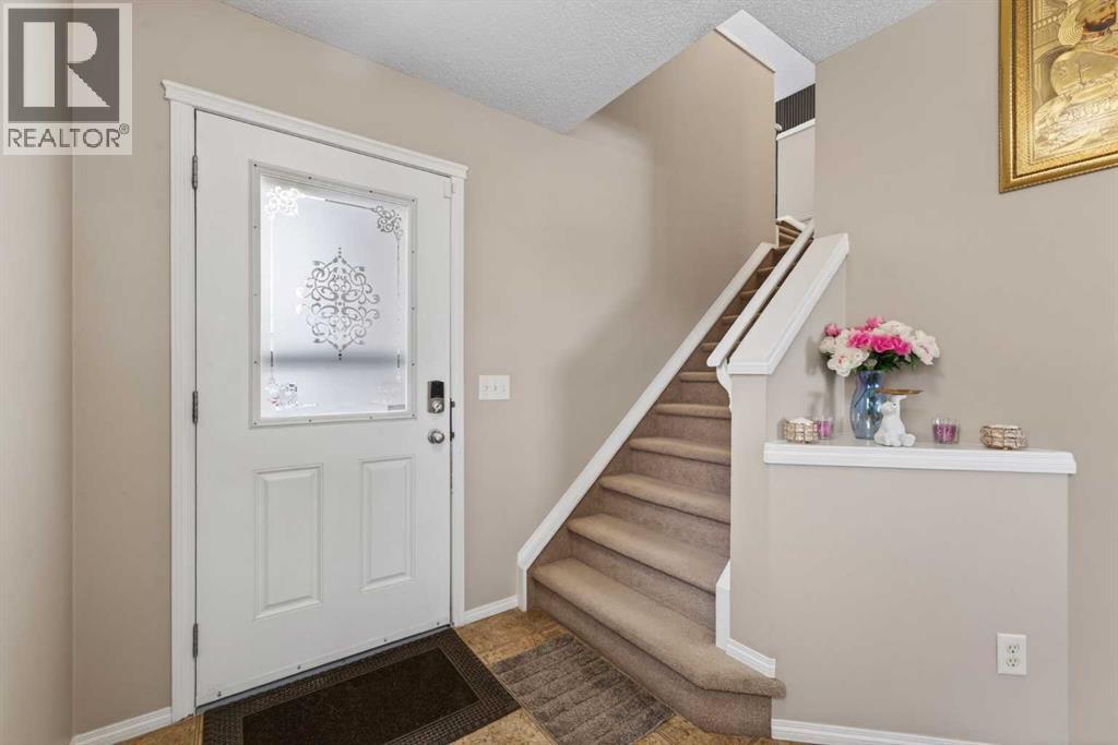 House for Sale in 106 Saddlecrest Crescent NE|Calgary, Alberta T3J0C5 4