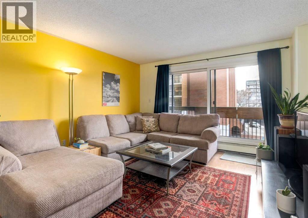 Apartment for Sale in 305, 1033 15 Avenue SW|Calgary, Alberta T2R0S5 3