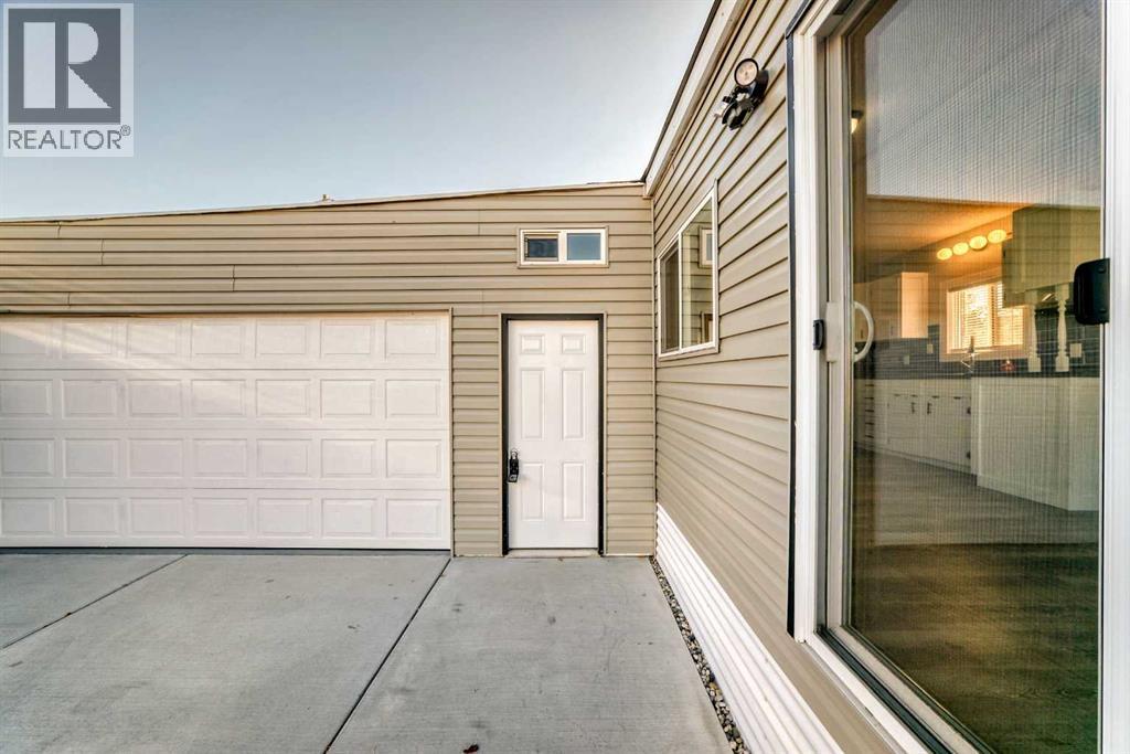 Mobile Home for Sale in 27, 2106 50 Street SE|Calgary, Alberta T2B1M7 3