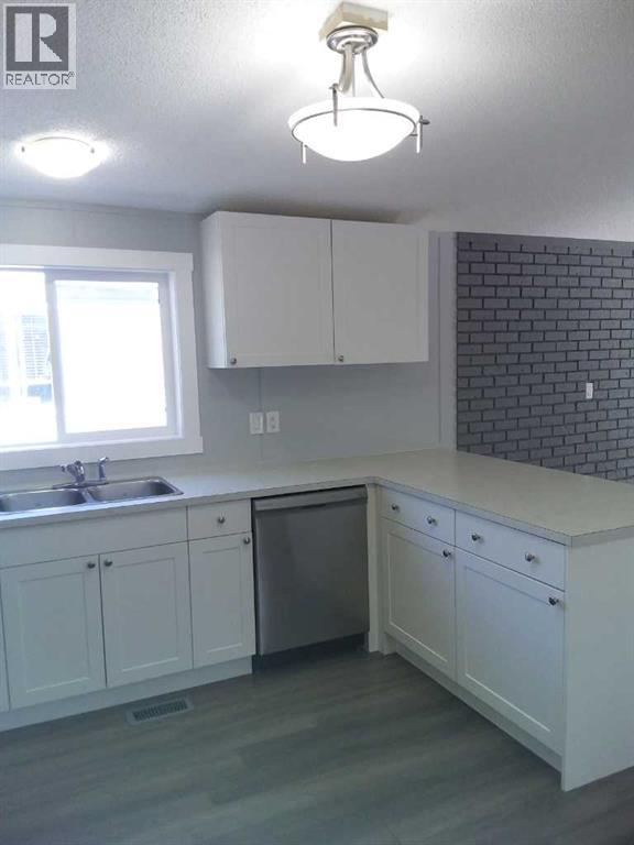 Mobile Home for Sale in 215, 6220 17 Avenue SE|Calgary, Alberta T2A0W6 4