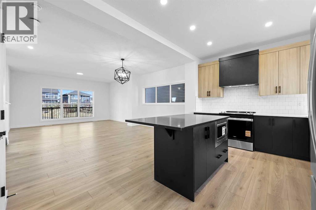 House for Sale in 120 Mitchell Walk NW|Calgary, Alberta T3R2G2 3