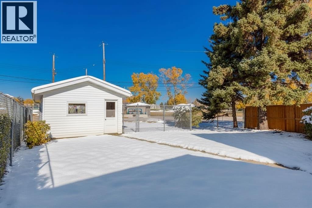 Duplex for Sale in 90 Allandale Close SE|Calgary, Alberta T2H1V9 2