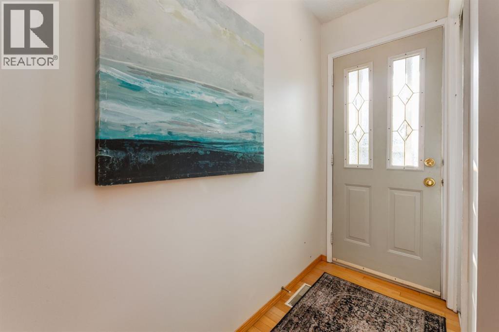 Duplex for Sale in 90 Allandale Close SE|Calgary, Alberta T2H1V9 4