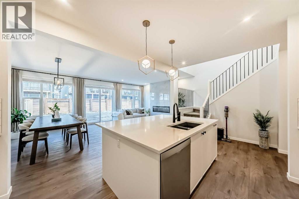 House for Sale in 16 Lucas Passage NW|Calgary, Alberta T3P2E3 3