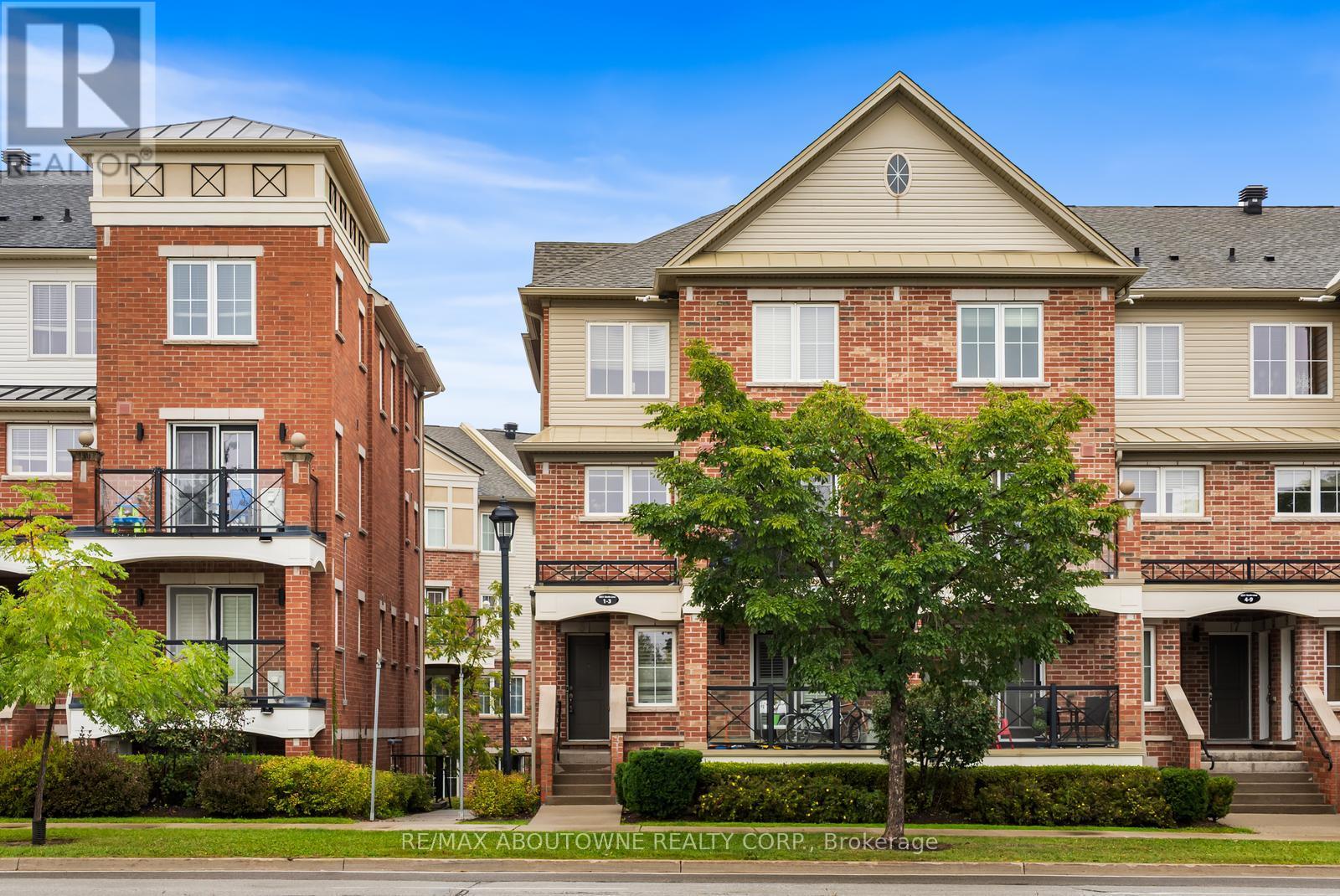 Row / Townhouse for Sale in 3 - 2551 SIXTH LINE|Oakville (RO River Oaks), Ontario L6H0H7 2