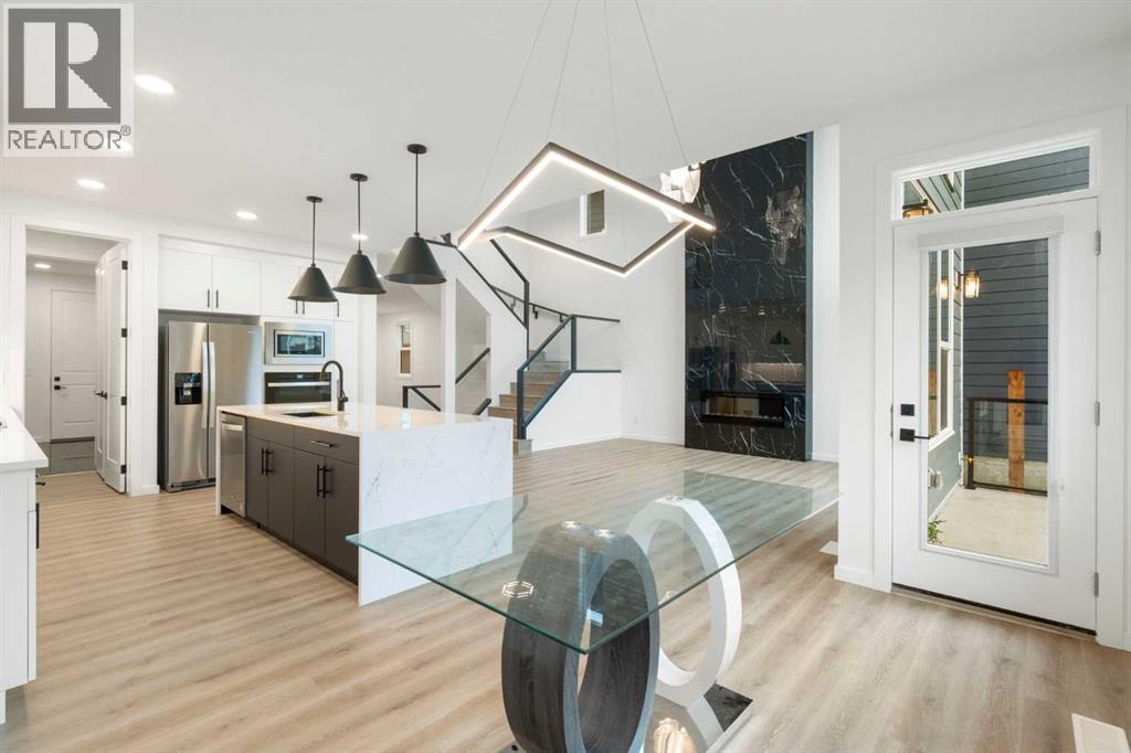 House for Sale in 296 Spring Creek Circle SW|Calgary, Alberta T3H6G4 2