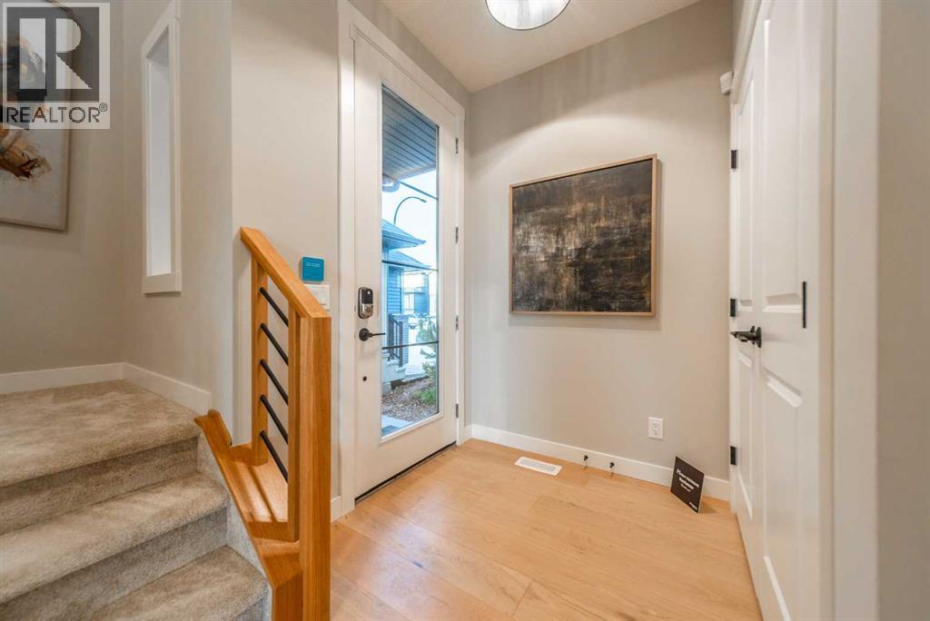 House for Sale in 207 Lucas Common NW|Calgary, Alberta T3P2B3 2