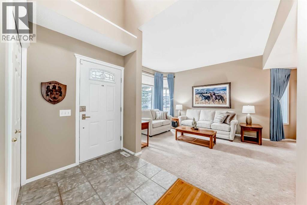 House for Sale in 6 Mt Yamnuska Court SE|Calgary, Alberta T2Z2T8 3