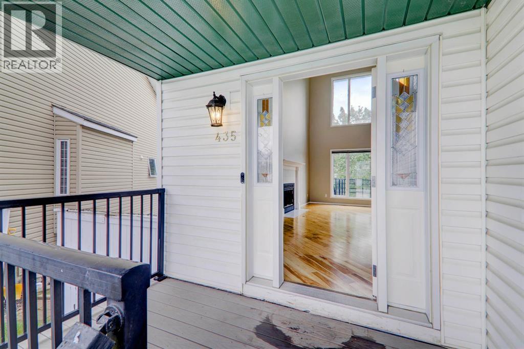 House for Sale in 435 Douglas Ridge Mews SE|Calgary, Alberta T2Z2M4 3