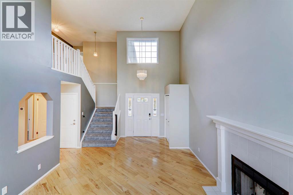 House for Sale in 435 Douglas Ridge Mews SE|Calgary, Alberta T2Z2M4 4