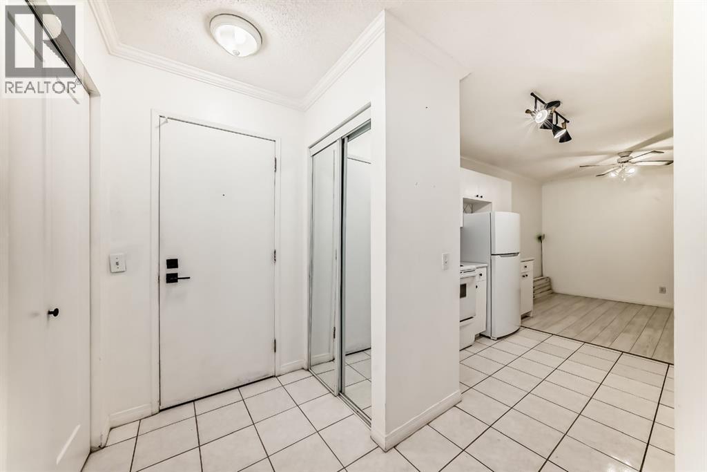 Apartment for Sale in 205, 626 2 Avenue NE|Calgary, Alberta T2E0E8 4