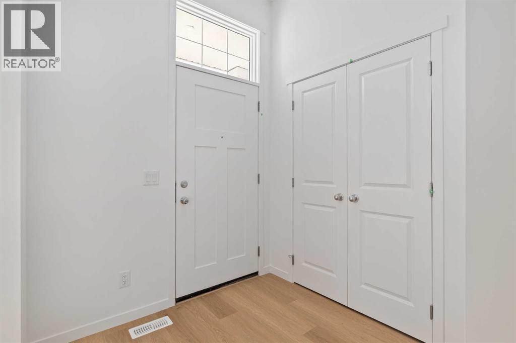 House for Sale in 449 Hotchkiss Drive SE|Calgary, Alberta T3S0S8 2