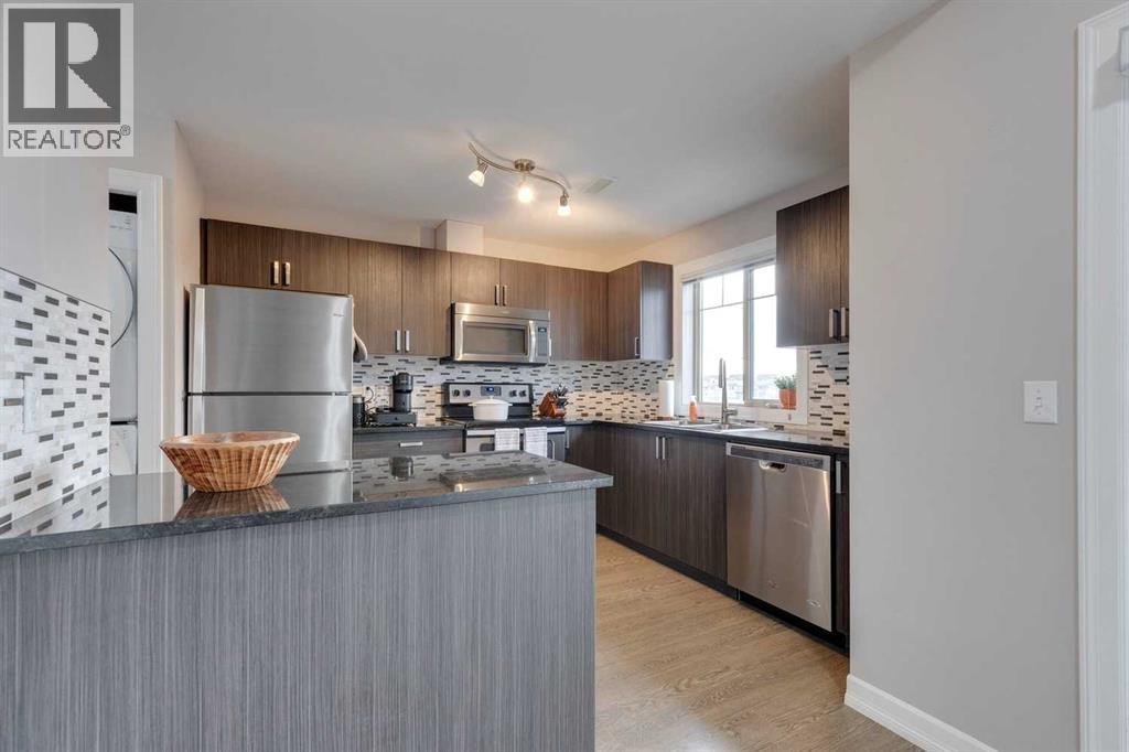 Row / Townhouse for Sale in 1404, 121 Copperpond Common SE|Calgary, Alberta T2Z5B6 5