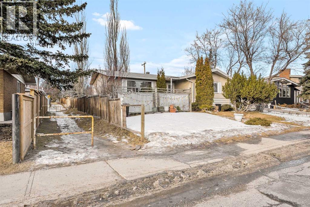 House for Sale in 10535 Elbow Drive SW|Calgary, Alberta T2W1G3 4