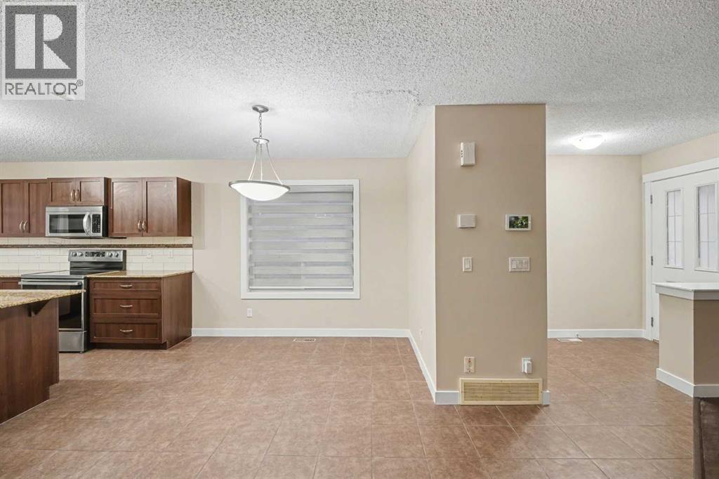 Duplex for Sale in 14 Skyview Point Link NE|Calgary, Alberta T3N0K8 4