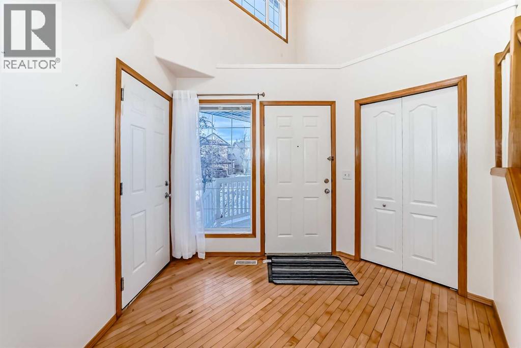 House for Sale in 17 Royal Birkdale Crescent NW|Calgary, Alberta T3G5R4 4