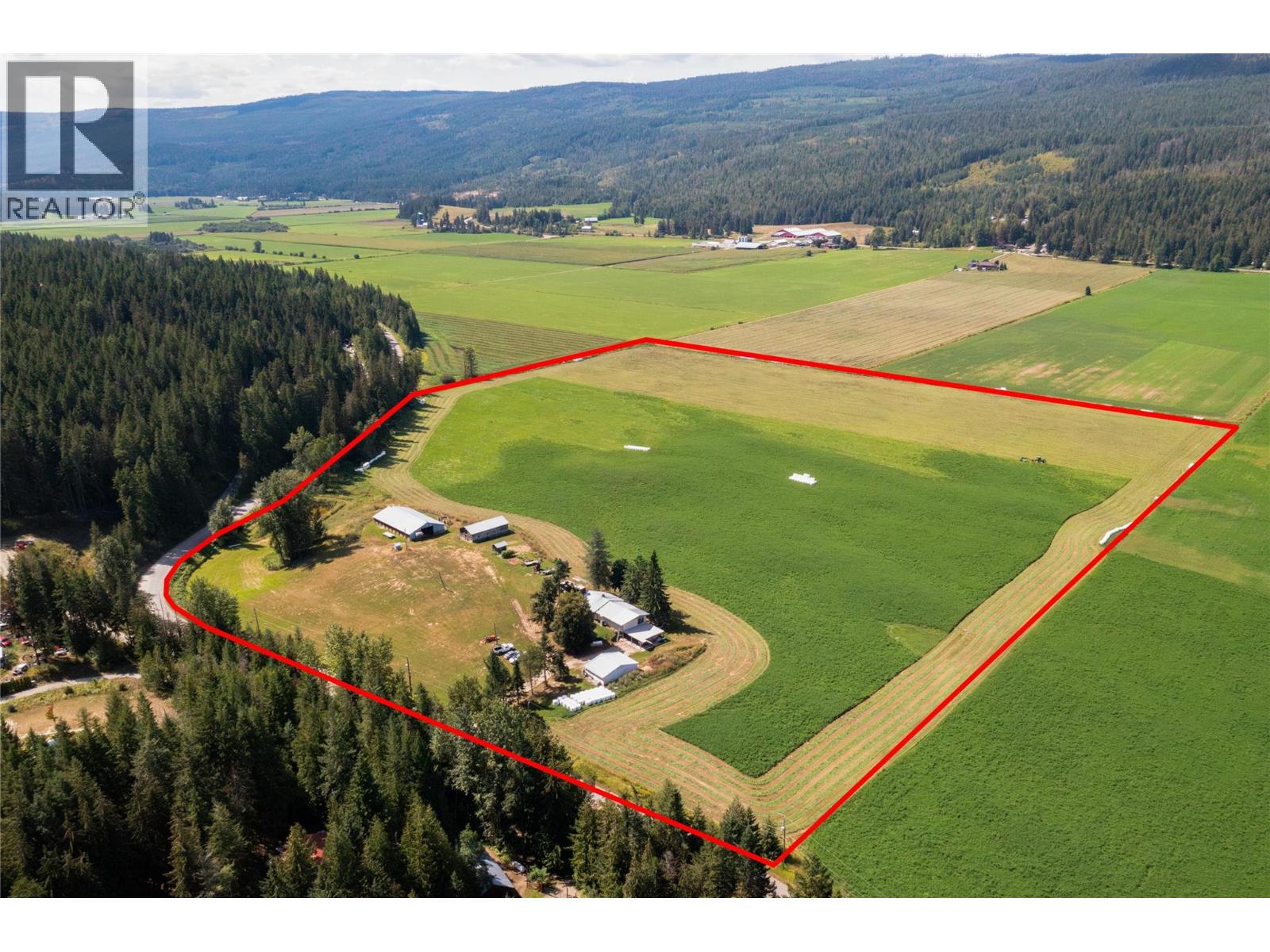 For sale: 414 Mallory Road, Enderby, British Columbia V4Y4H9 - 10375007 ...