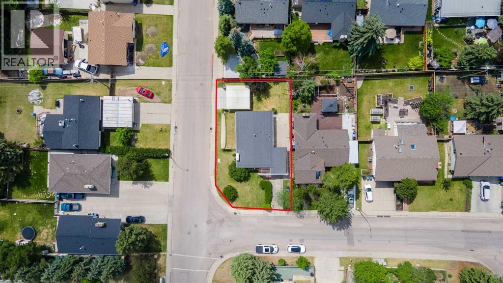 House for Sale in 703 130 Avenue SW|Calgary, Alberta T2W2M9