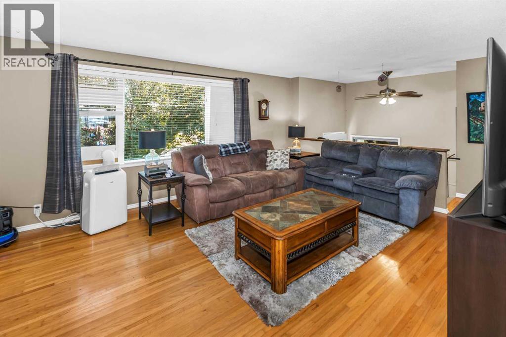 House for Sale in 46 Marbrooke Circle NE|Calgary, Alberta T2A2W4 5