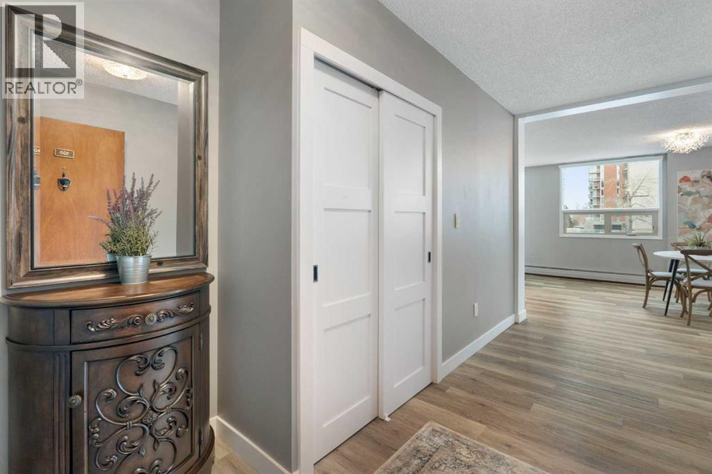 Apartment for Sale in 105, 220 26 Avenue SW|Calgary, Alberta T2R0P2 3