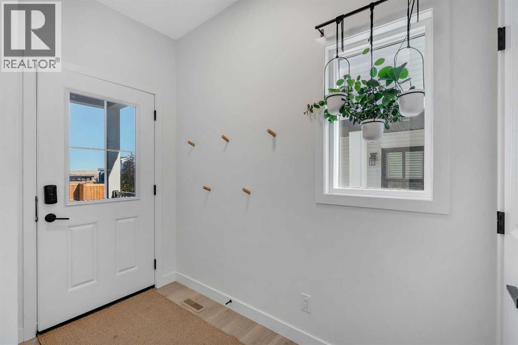 House for Sale in 20 Edith Crescent NW|Calgary, Alberta T3R2C3 5